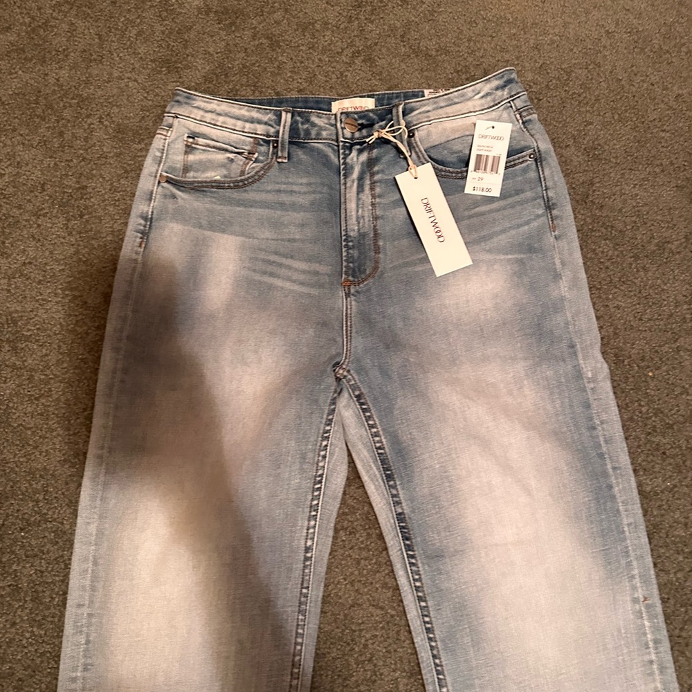 Driftwood Royce Jeans in Light Wash. size 29. NEW WITH TAGS! - Picture 13 of 16